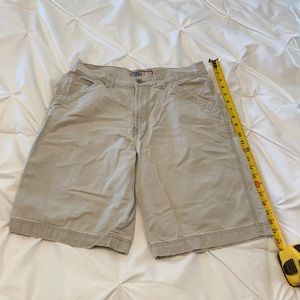 Old Navy mens cargo shorts 32 light khaki color